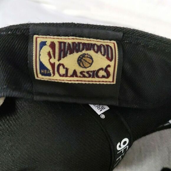 Chicago Bulls Snapback Hat - Picture 7 of 8